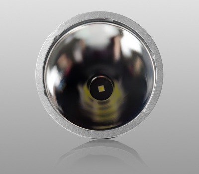 Поисковый фонарь Armytek Barracuda Pro XHP35