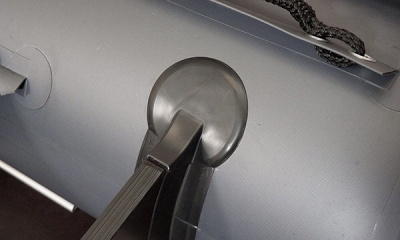 Лодка моторная килевая Лоцман М-330 Премиум (бело-серый)