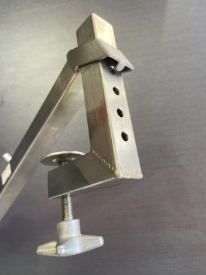 Струбцина для крепления датчика эхолота быстросъемная из нержавеющей стали